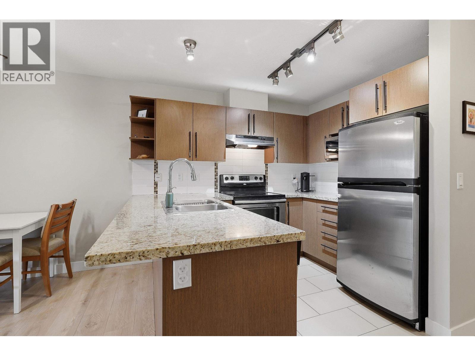 403 2088 Beta Avenue, Burnaby, British Columbia  V5C 0C8 - Photo 5 - R3136287