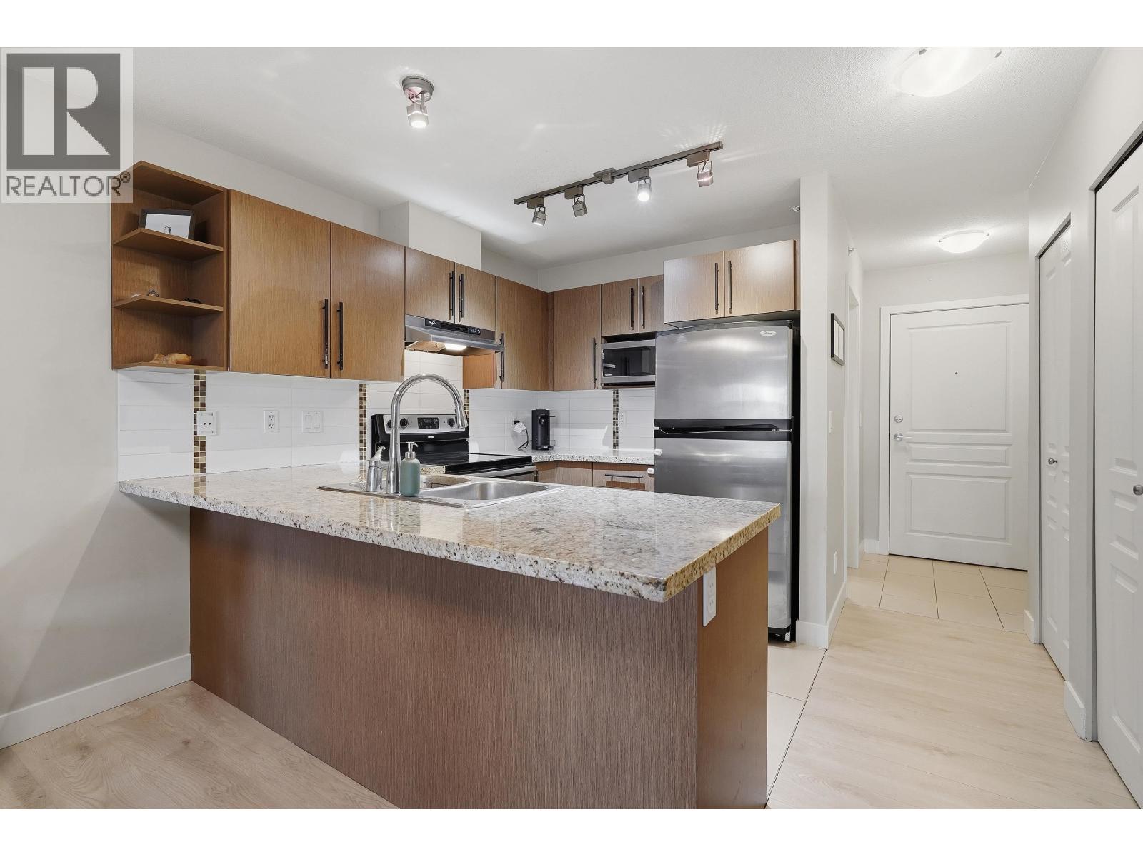 403 2088 Beta Avenue, Burnaby, British Columbia  V5C 0C8 - Photo 8 - R3136287