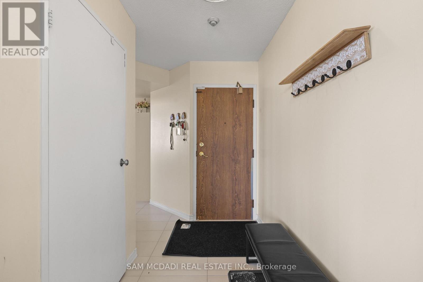 #1803 - 550 Webb Drive, Mississauga, Ontario  L5B 3Y4 - Photo 2 - W13448814