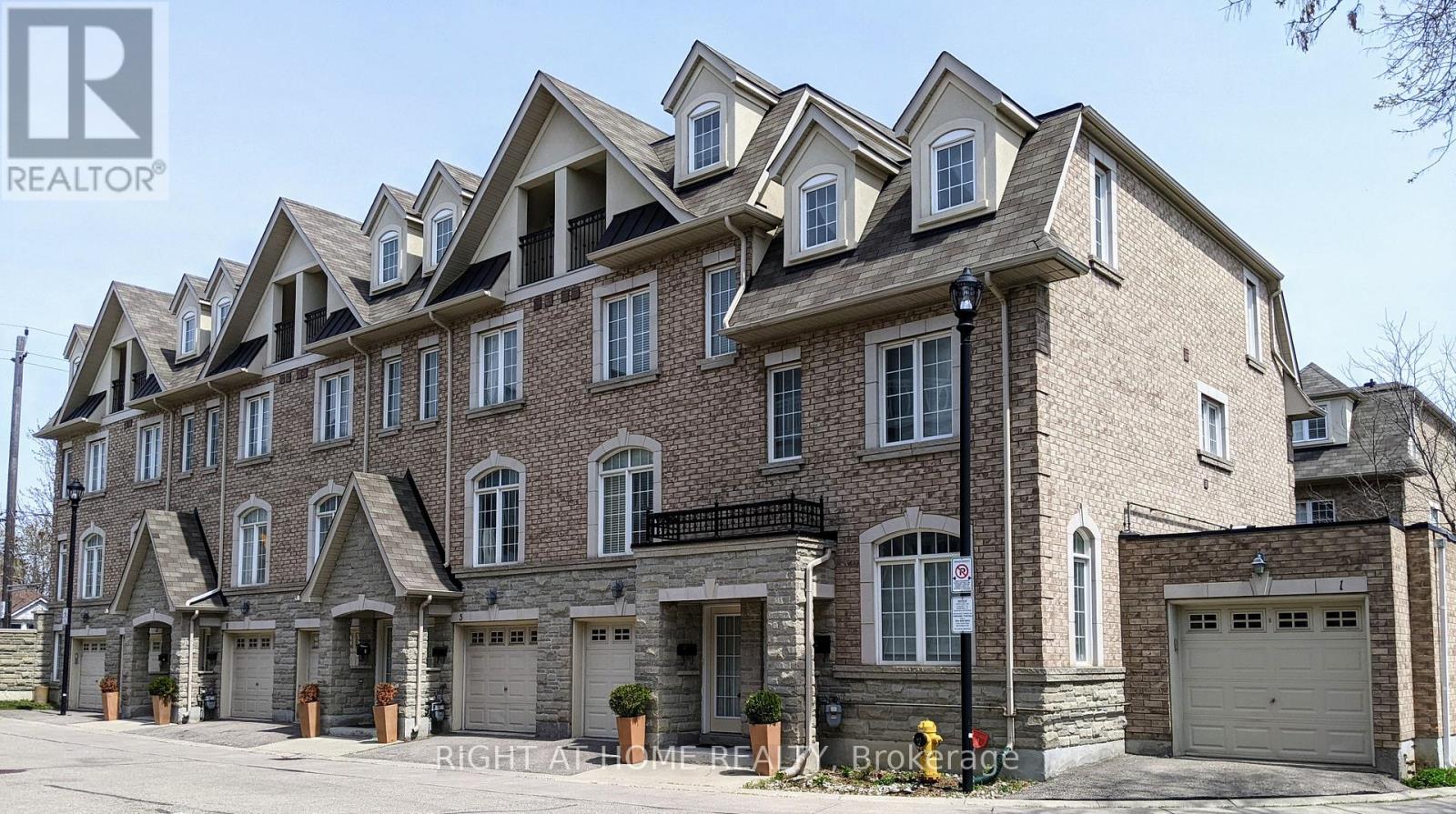 3 HAYES LANE, Toronto, Ontario