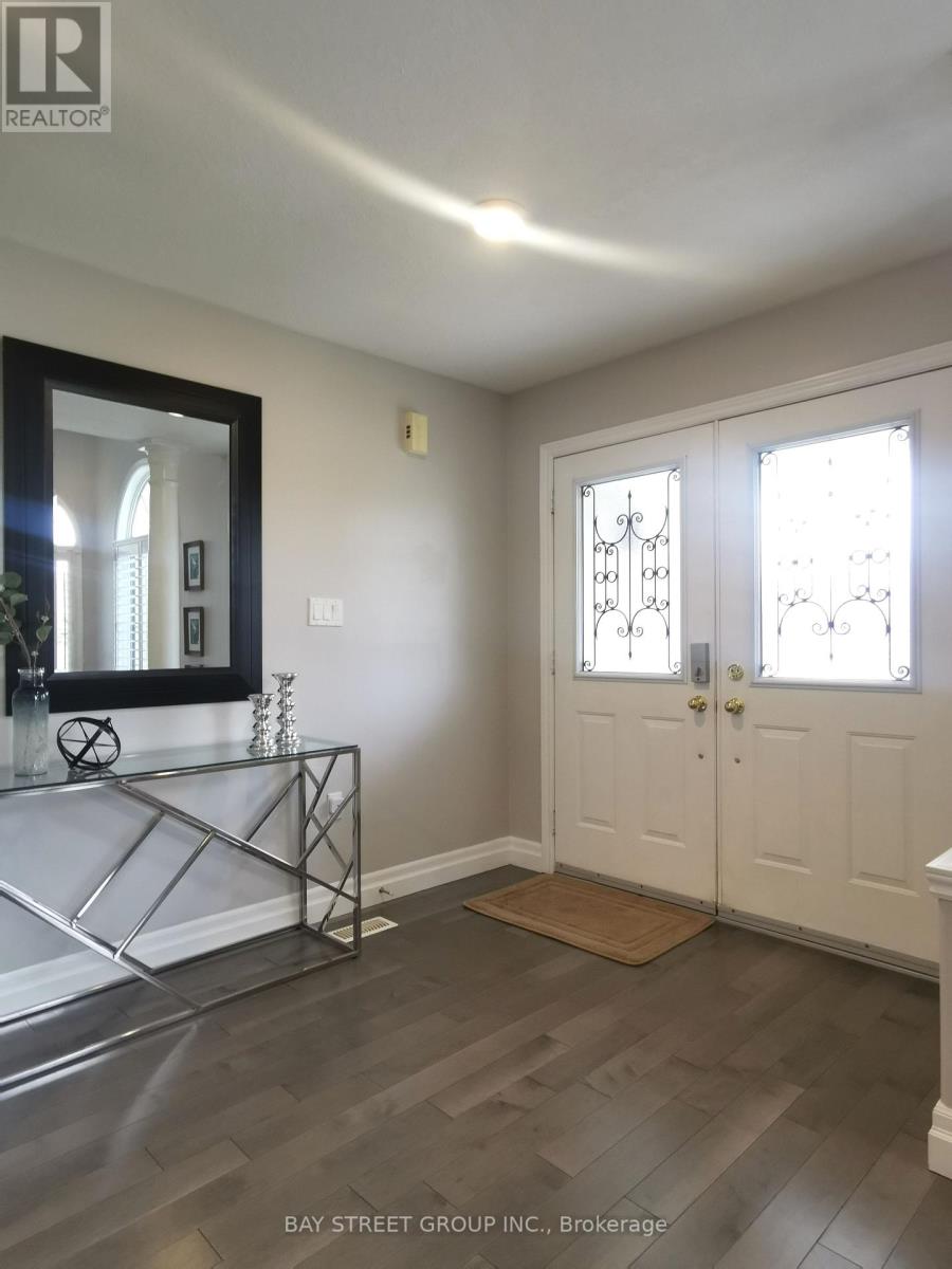 19 Falcon Crescent, Barrie, Ontario  L4N 0Y9 - Photo 4 - S13448862