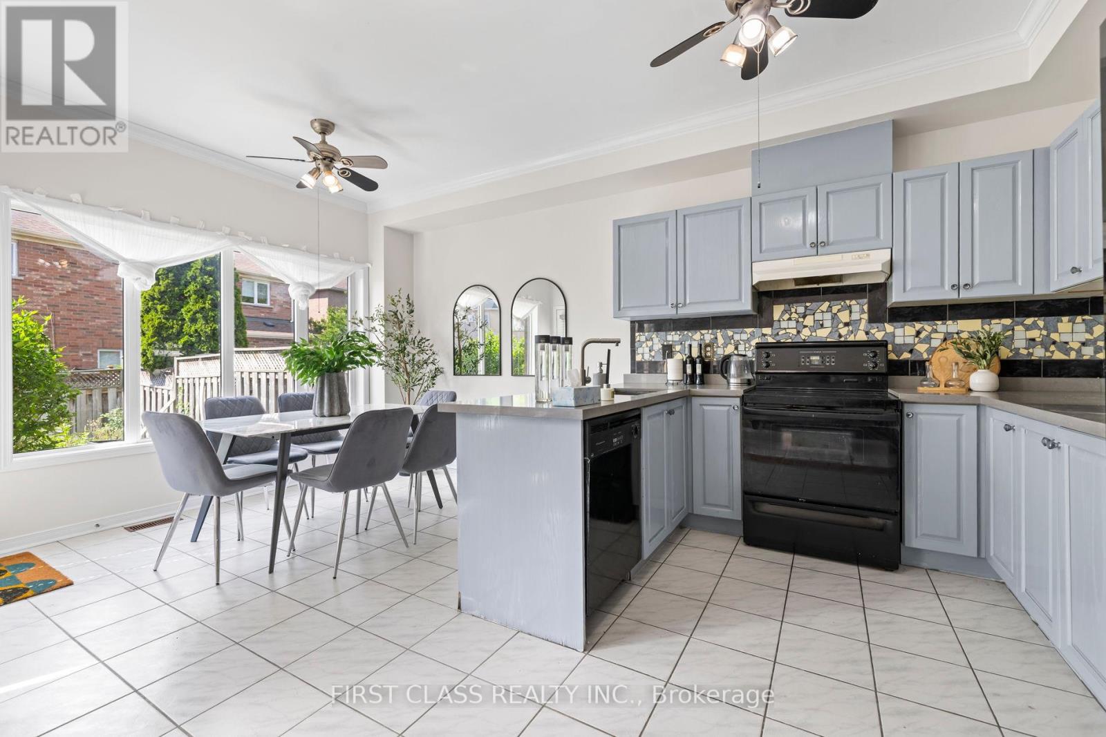 3181 Bentley Drive W, Mississauga, Ontario  L5M 6V8 - Photo 15 - W13448848