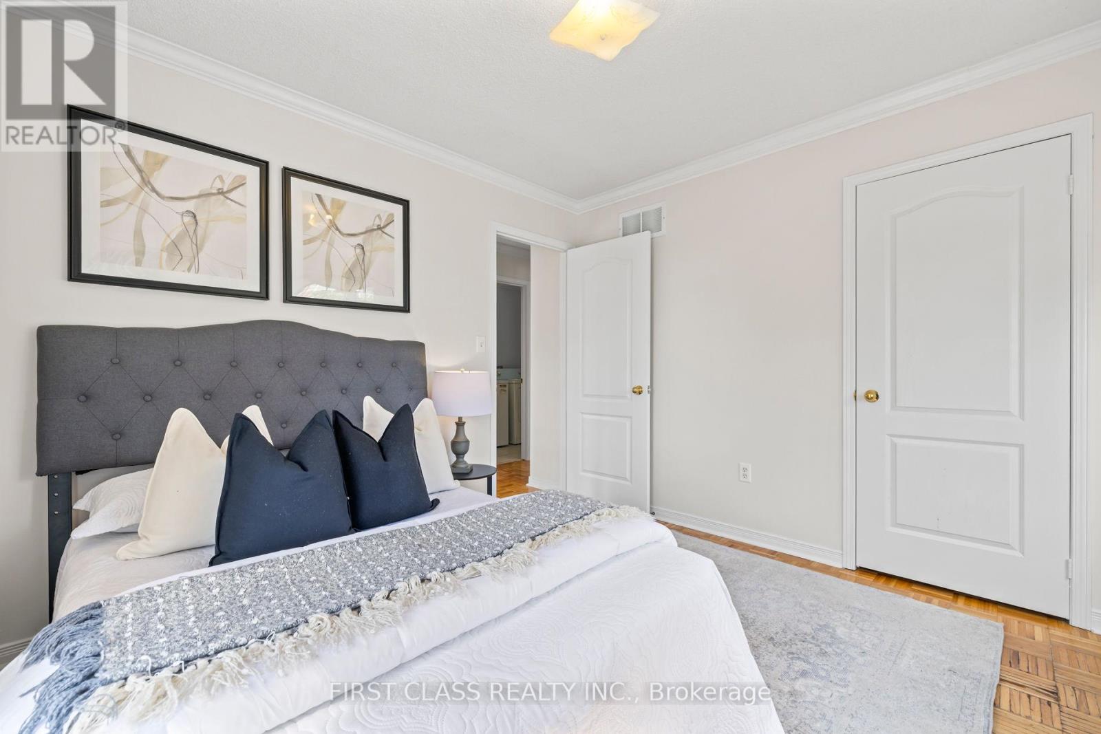 3181 Bentley Drive W, Mississauga, Ontario  L5M 6V8 - Photo 21 - W13448848