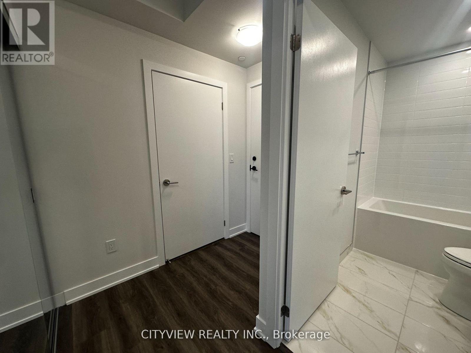 1708 - 430 Square One Drive, Mississauga, Ontario  L5B 0L6 - Photo 2 - W13448854