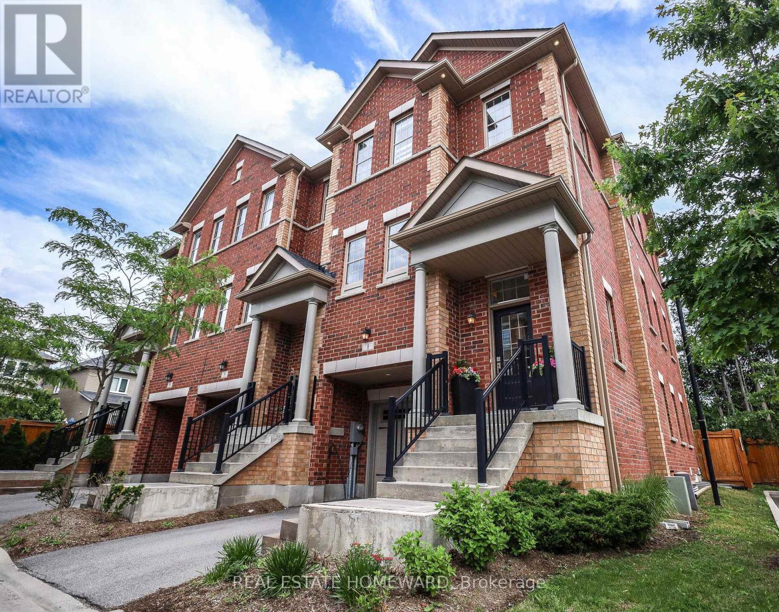 1 Saint Julien Court, Vaughan, Ontario  L6A 5B2 - Photo 2 - N13446000