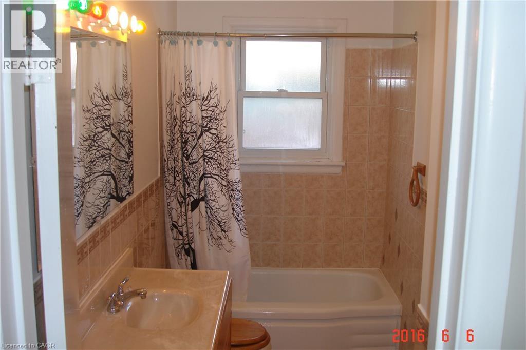 742 Garth Street, Hamilton, Ontario  L9C 4K3 - Photo 12 - 40840157