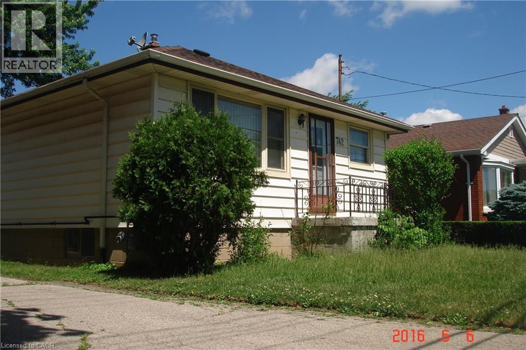 742 Garth Street, Hamilton, Ontario  L9C 4K3 - Photo 2 - 40840157