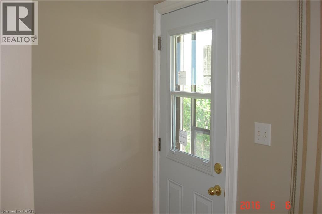 742 Garth Street, Hamilton, Ontario  L9C 4K3 - Photo 3 - 40840157