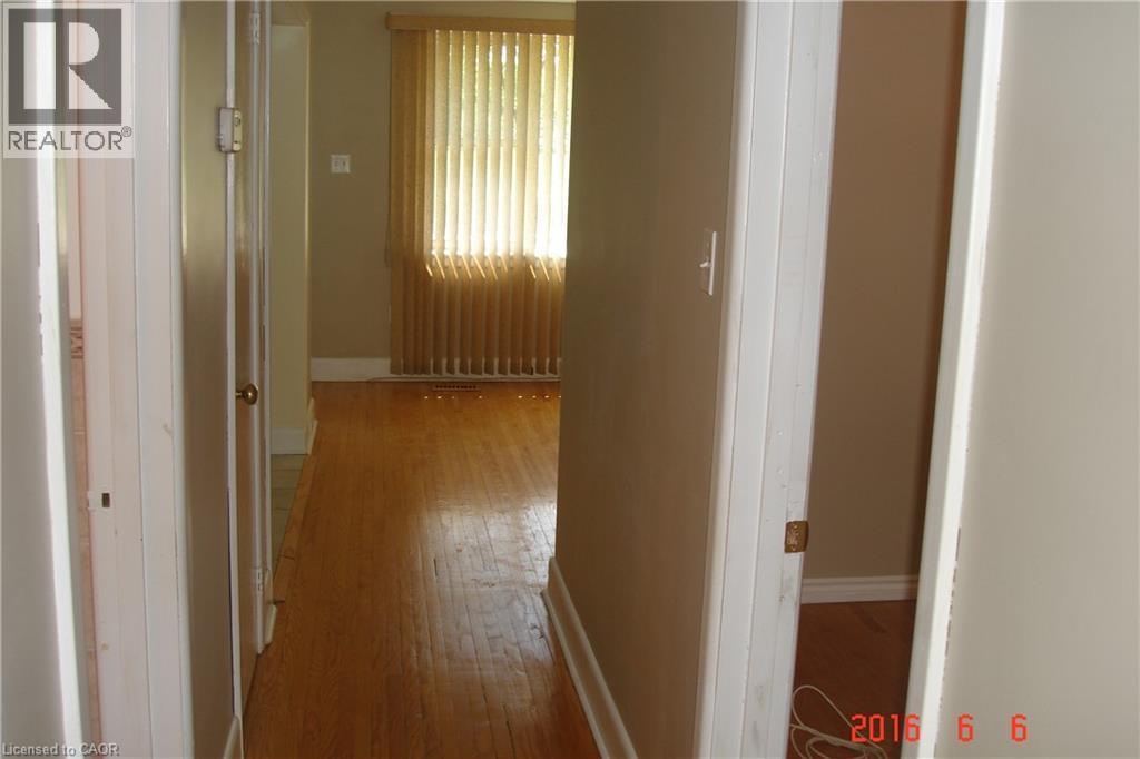 742 Garth Street, Hamilton, Ontario  L9C 4K3 - Photo 4 - 40840157