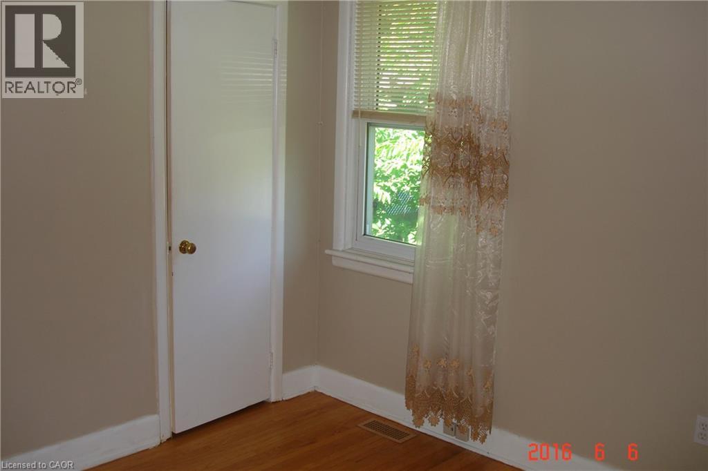 742 Garth Street, Hamilton, Ontario  L9C 4K3 - Photo 9 - 40840157