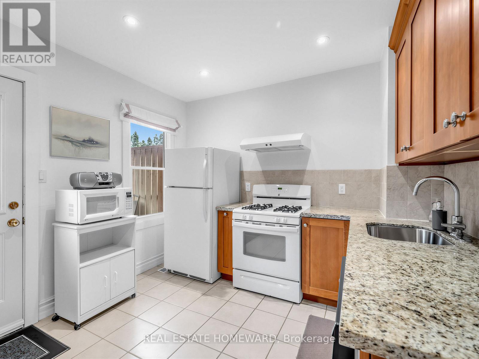 132 Woodmount Avenue, Toronto, Ontario  M4C 3Y8 - Photo 14 - E13448902