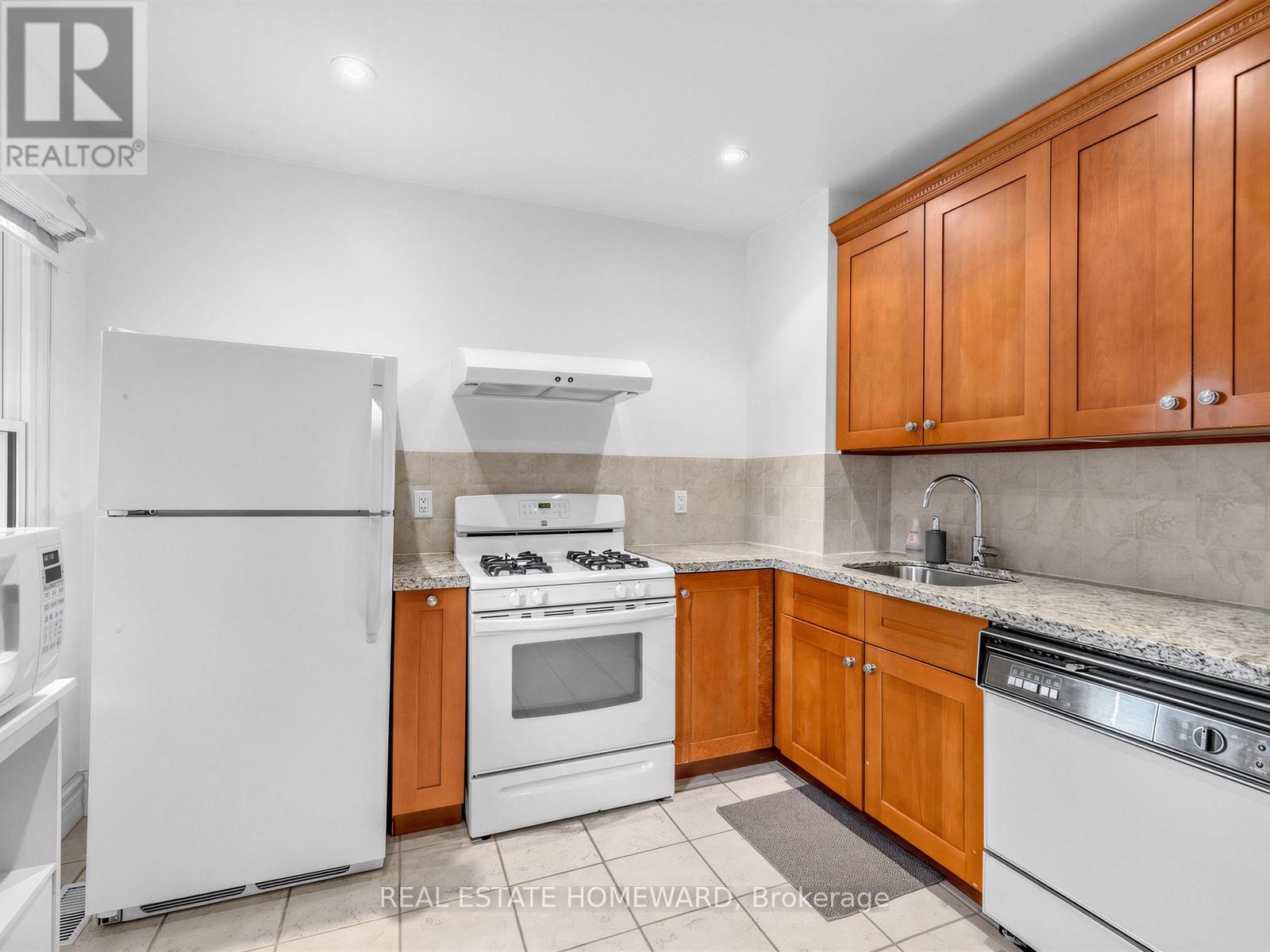 132 Woodmount Avenue, Toronto, Ontario  M4C 3Y8 - Photo 15 - E13448902