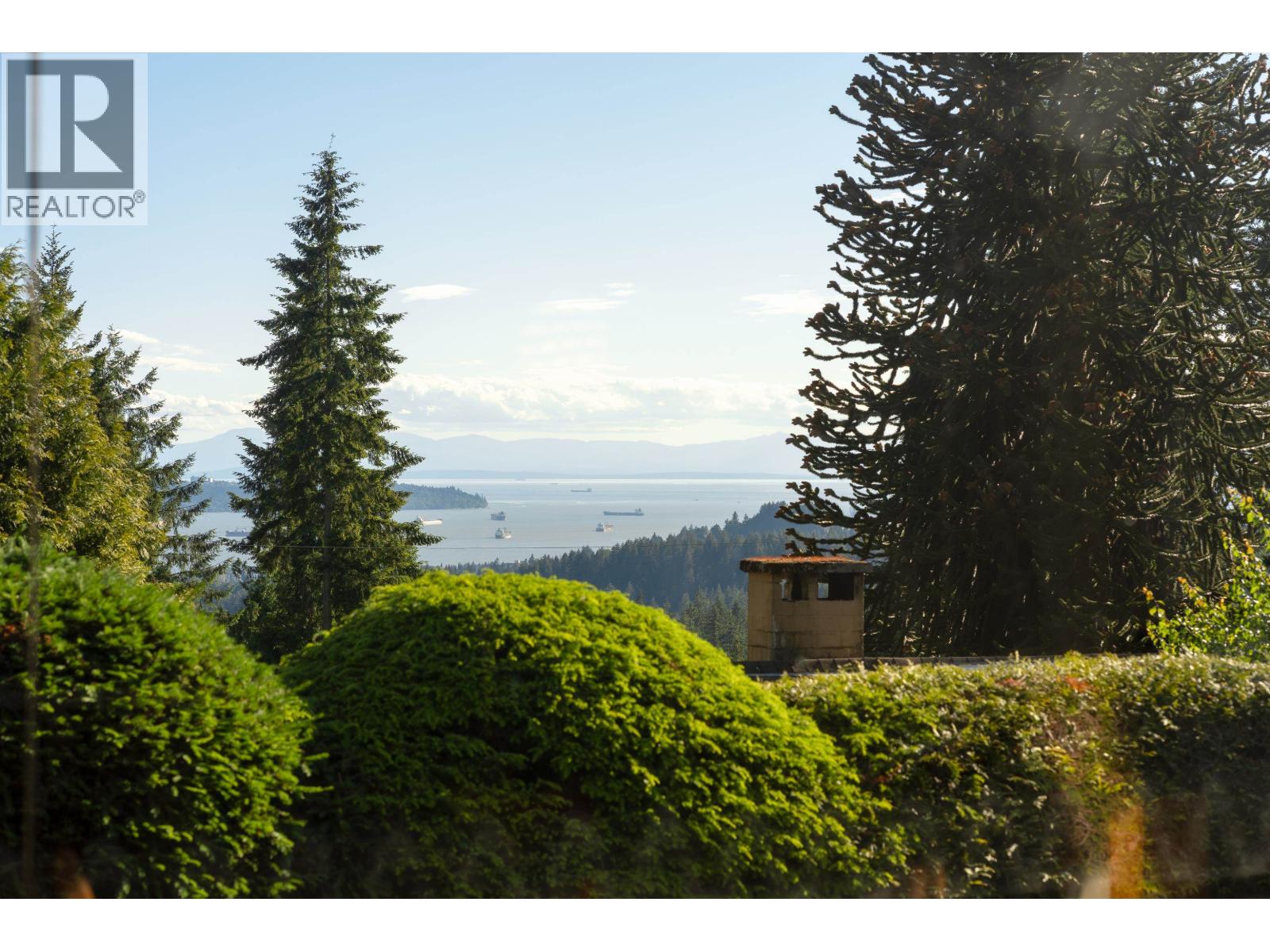 551 Palisade Drive, North Vancouver, British Columbia  V7R 2H9 - Photo 11 - R3136228