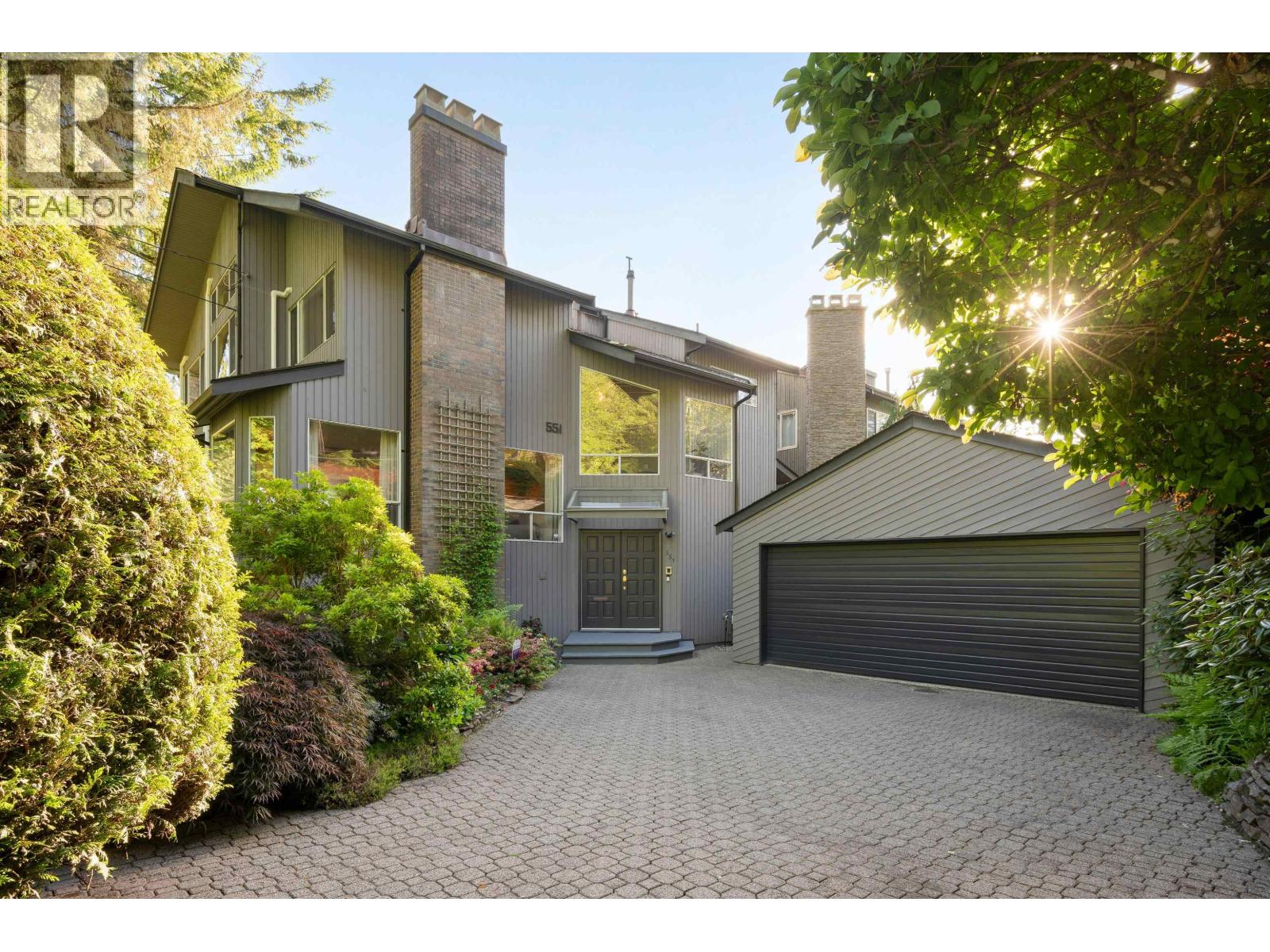 551 Palisade Drive, North Vancouver, British Columbia  V7R 2H9 - Photo 3 - R3136228