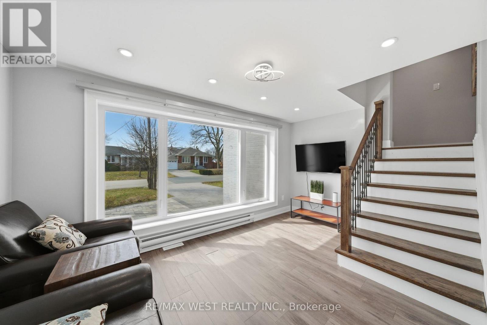 104 Great Oak Drive, Toronto, Ontario  M9A 1N5 - Photo 14 - W13448890