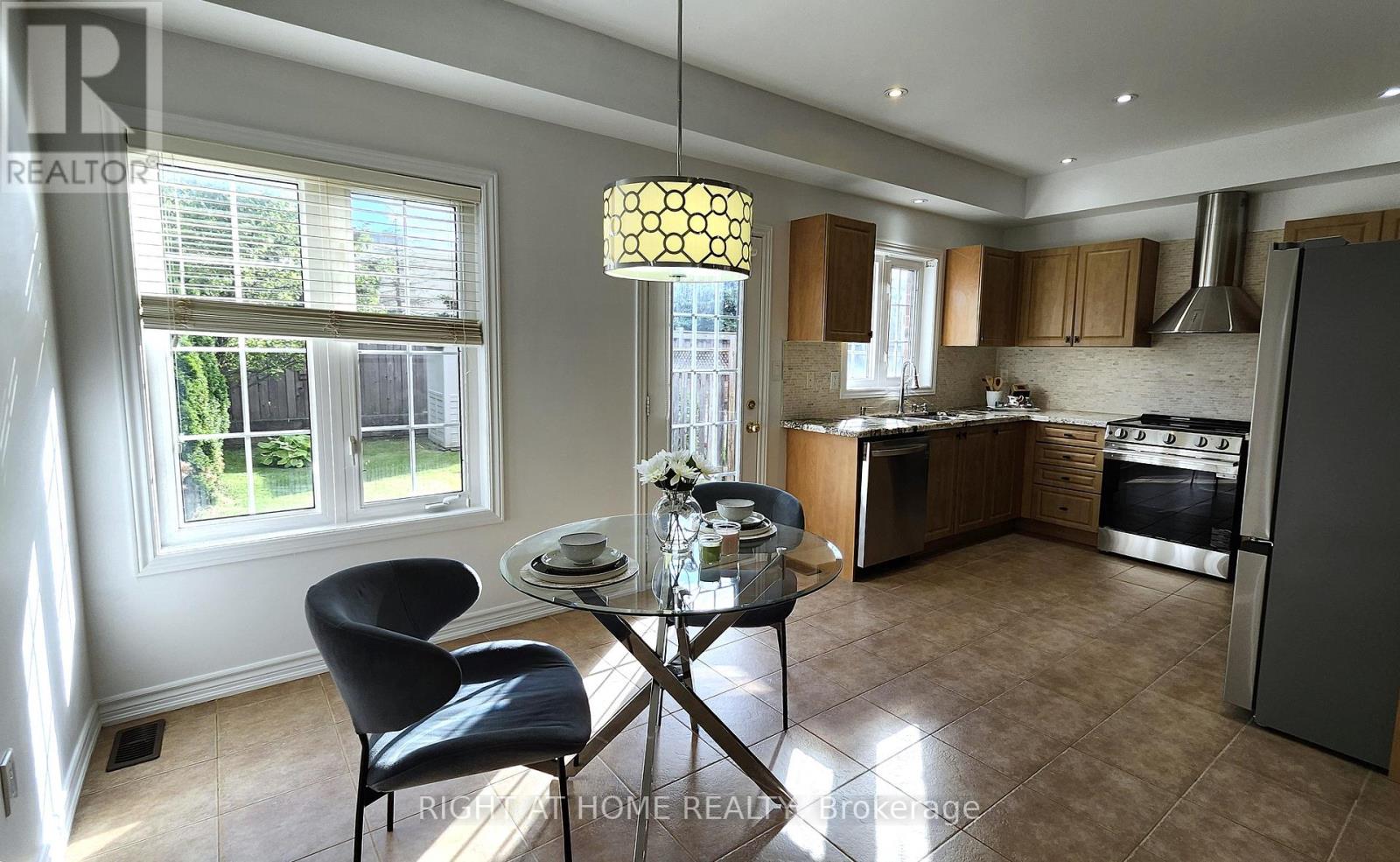 1359 Kestell Boulevard, Oakville, Ontario  L6H 0C9 - Photo 10 - W13448912