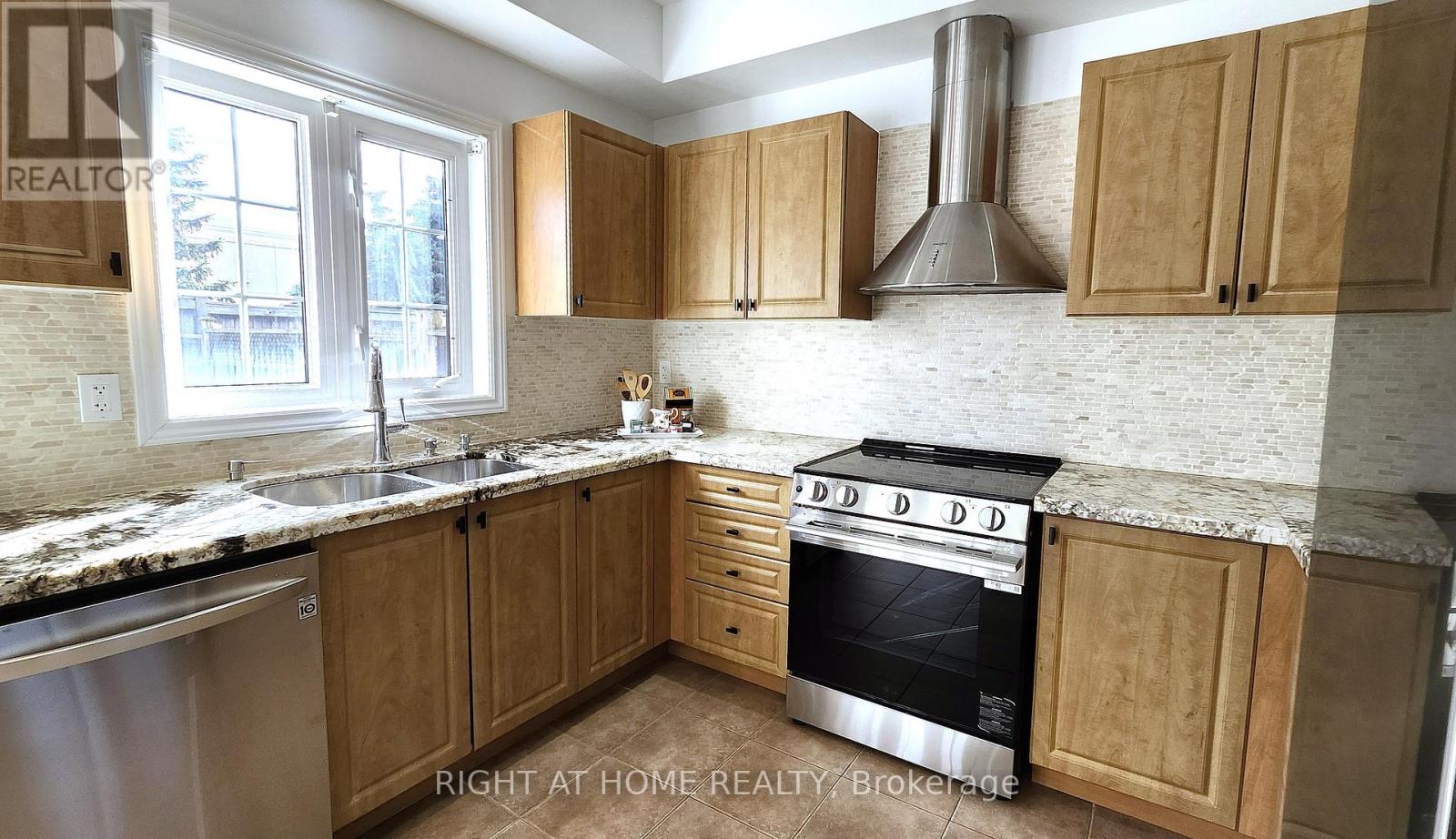 1359 Kestell Boulevard, Oakville, Ontario  L6H 0C9 - Photo 14 - W13448912