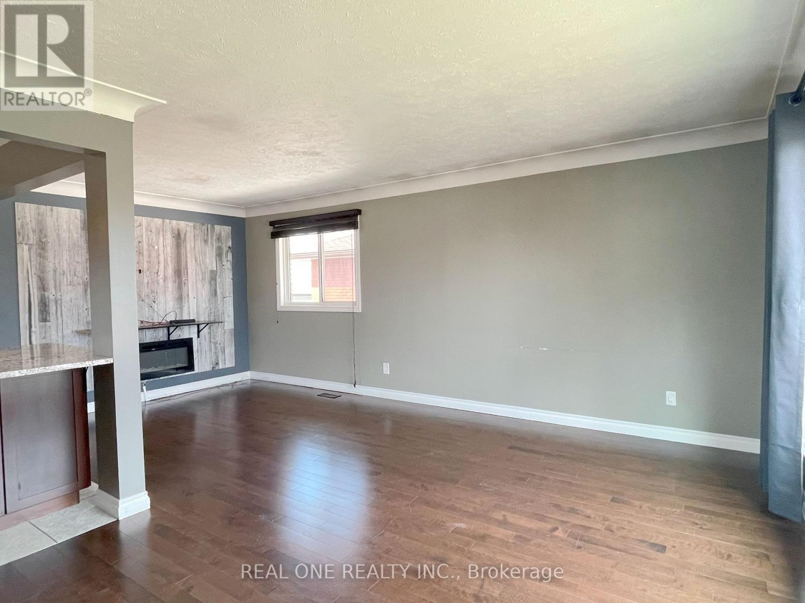 Upper - 138 Welbourn Drive, Hamilton, Ontario  L9A 3N4 - Photo 10 - X13448926
