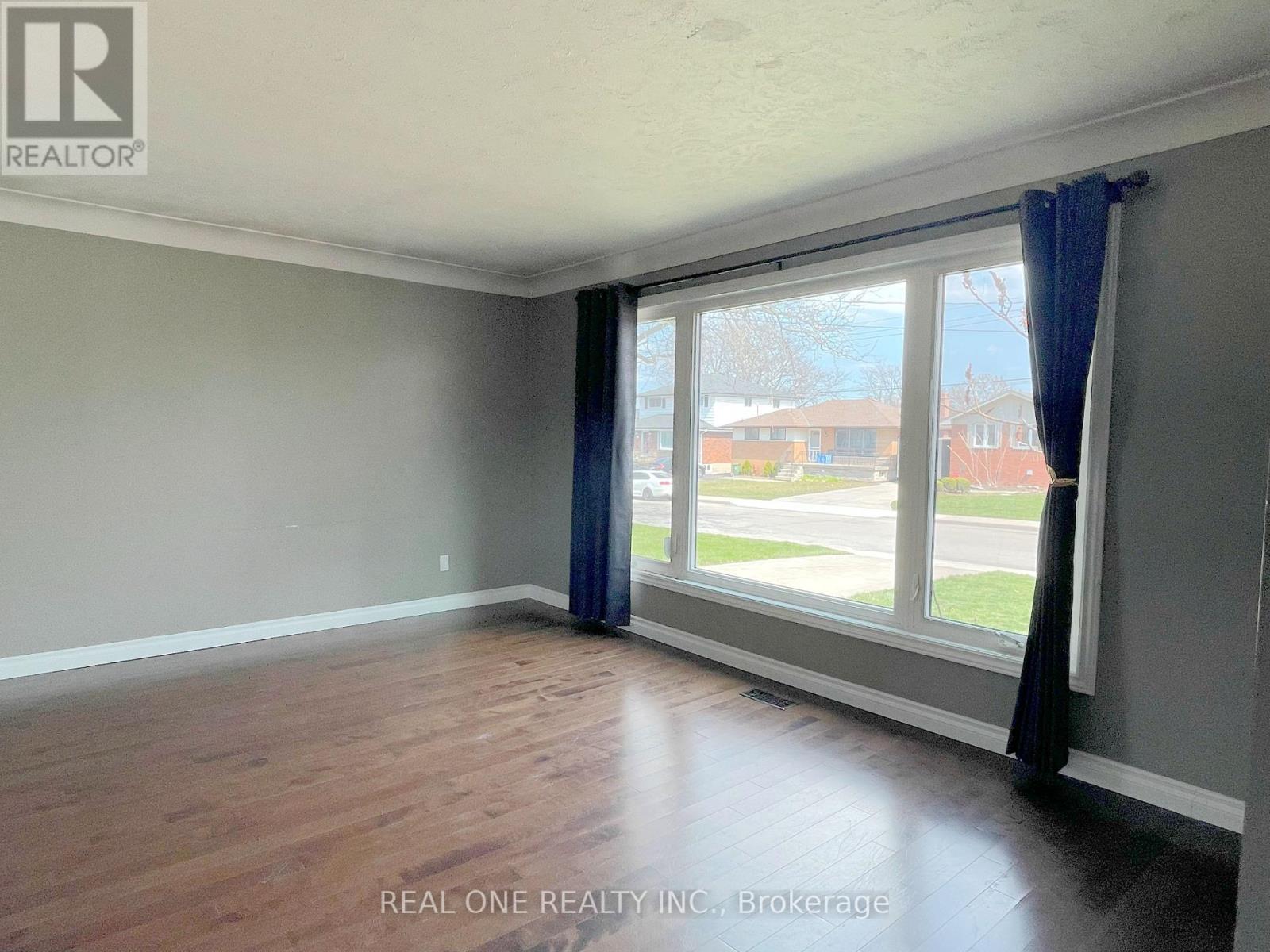 Upper - 138 Welbourn Drive, Hamilton, Ontario  L9A 3N4 - Photo 12 - X13448926