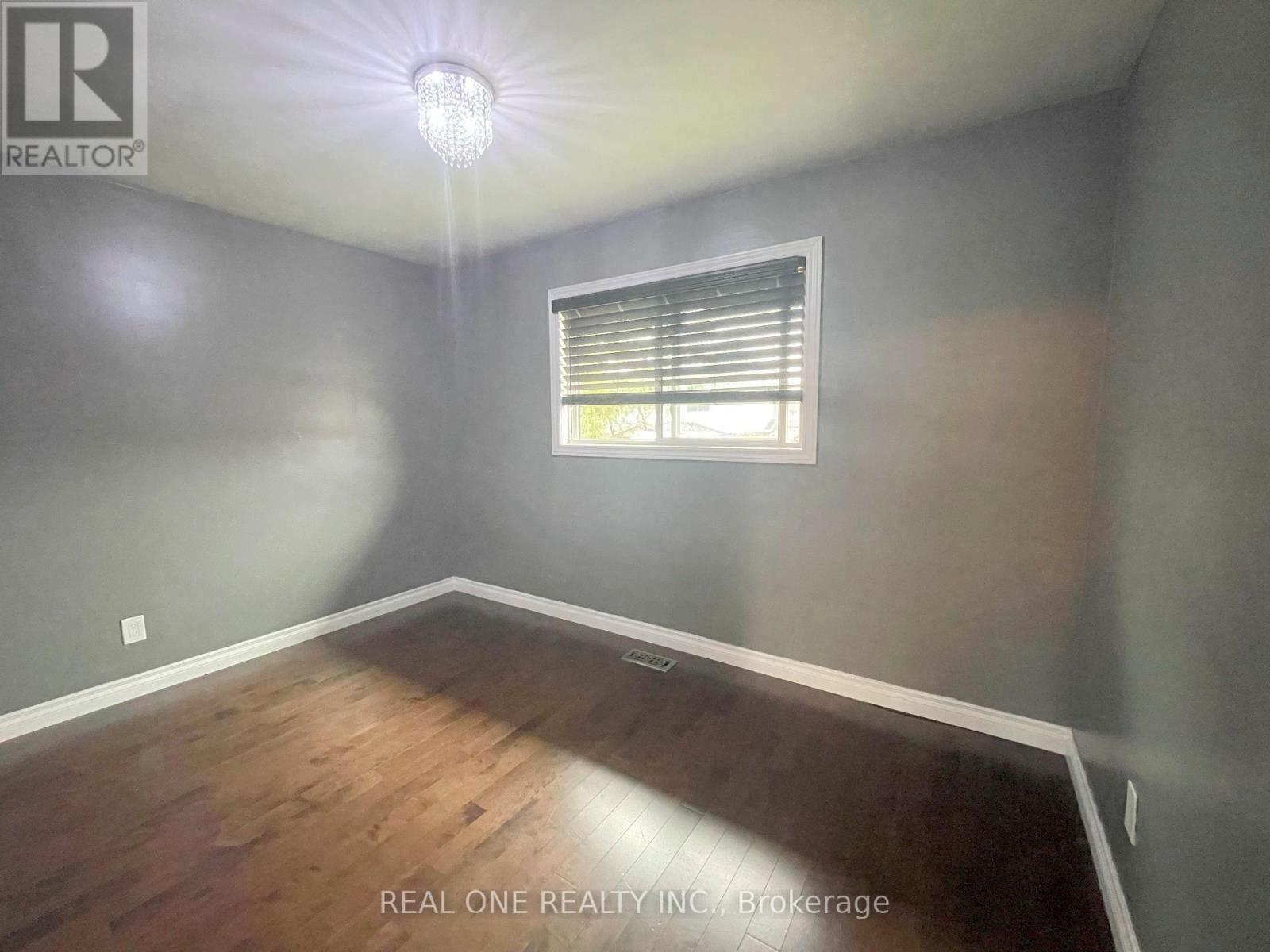 Upper - 138 Welbourn Drive, Hamilton, Ontario  L9A 3N4 - Photo 13 - X13448926