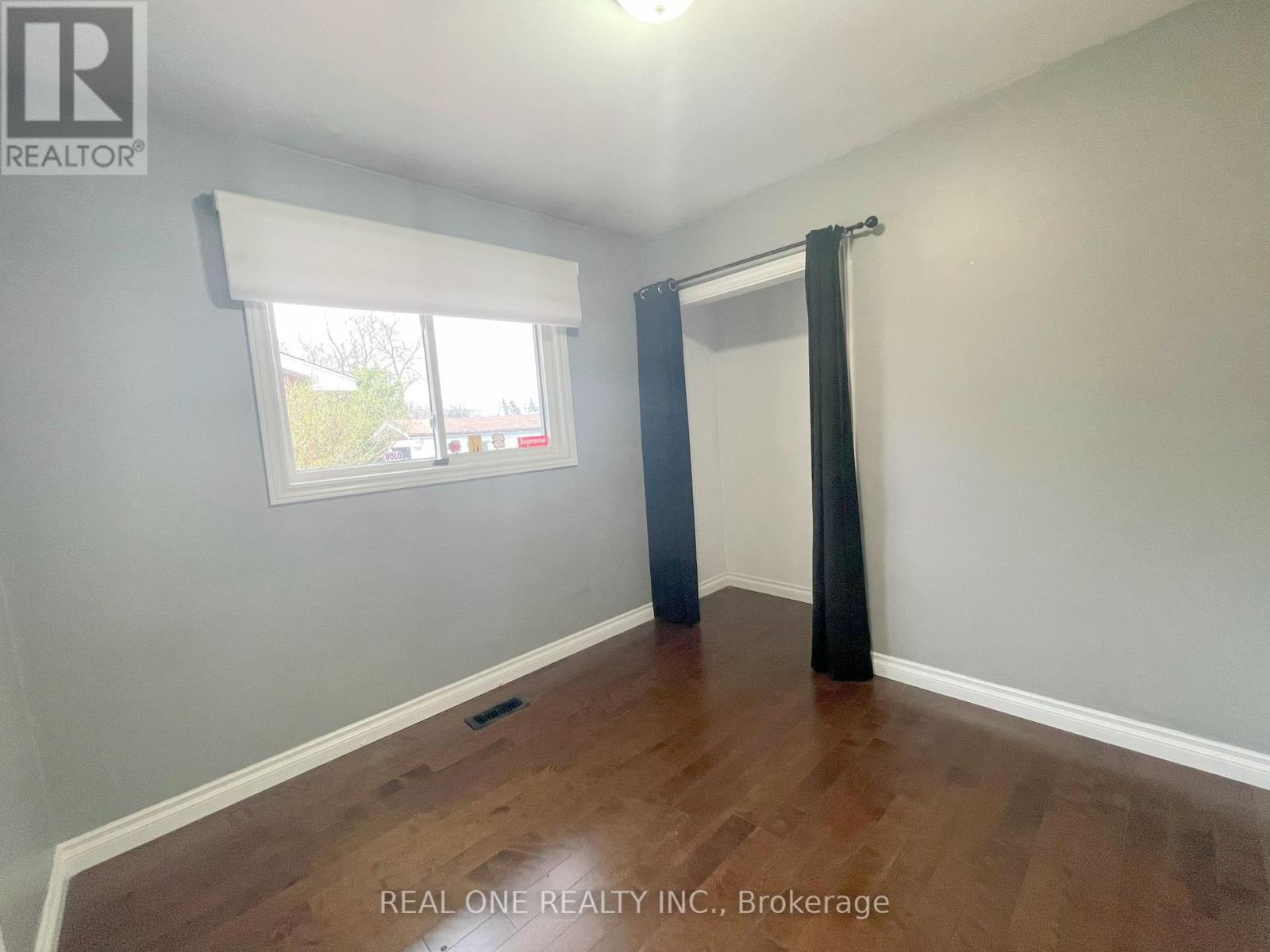 Upper - 138 Welbourn Drive, Hamilton, Ontario  L9A 3N4 - Photo 16 - X13448926