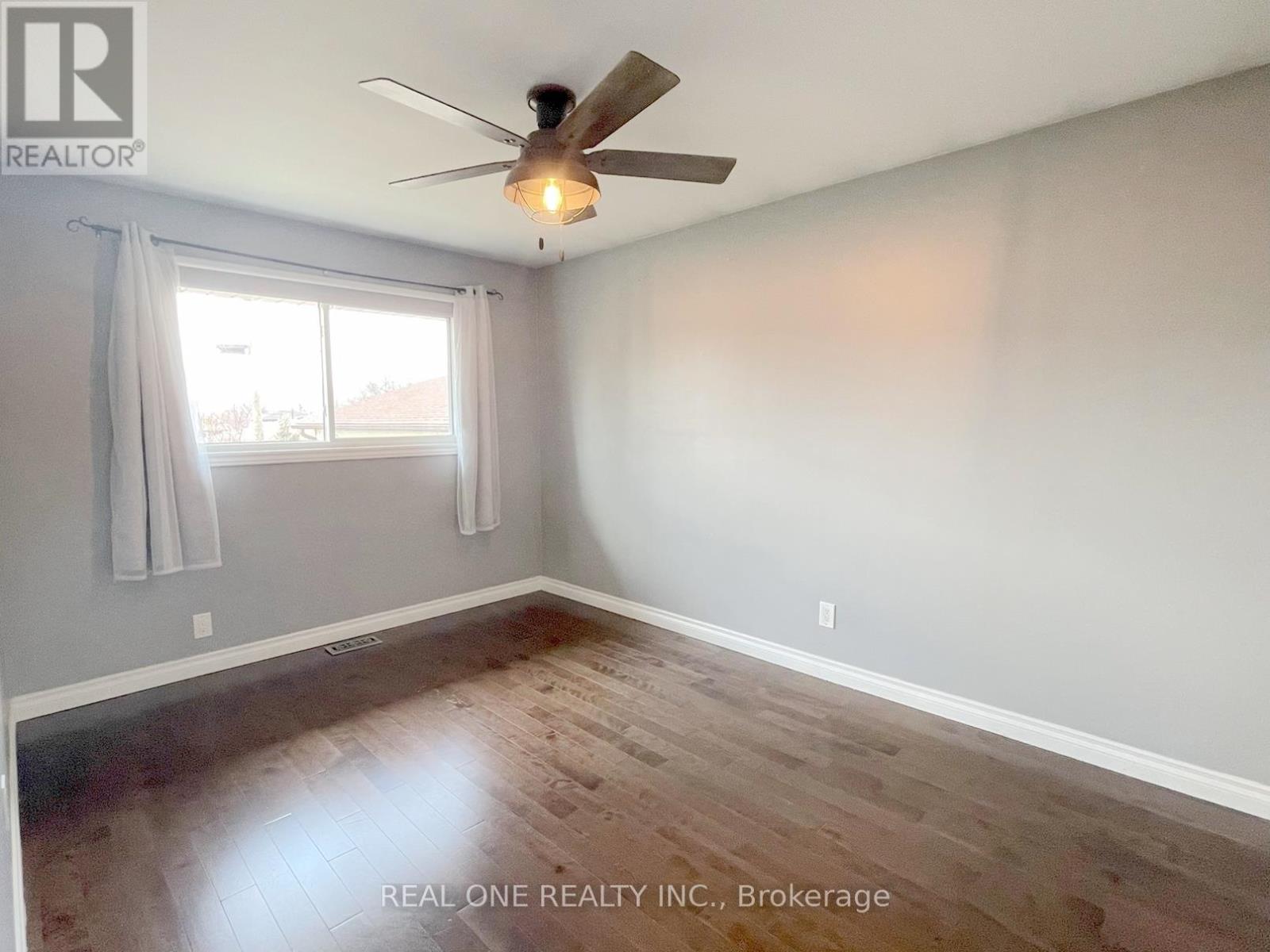 Upper - 138 Welbourn Drive, Hamilton, Ontario  L9A 3N4 - Photo 17 - X13448926