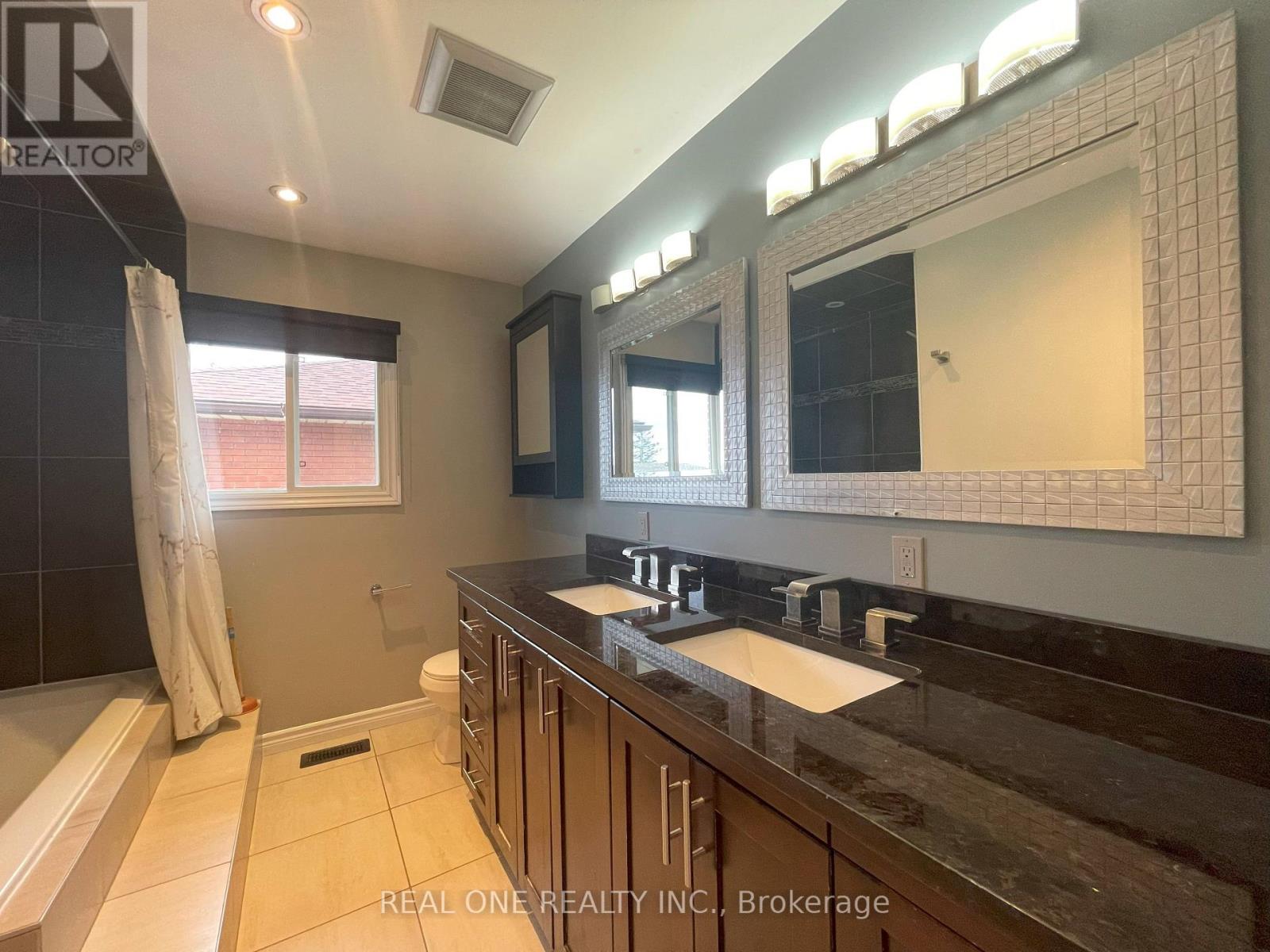 Upper - 138 Welbourn Drive, Hamilton, Ontario  L9A 3N4 - Photo 19 - X13448926