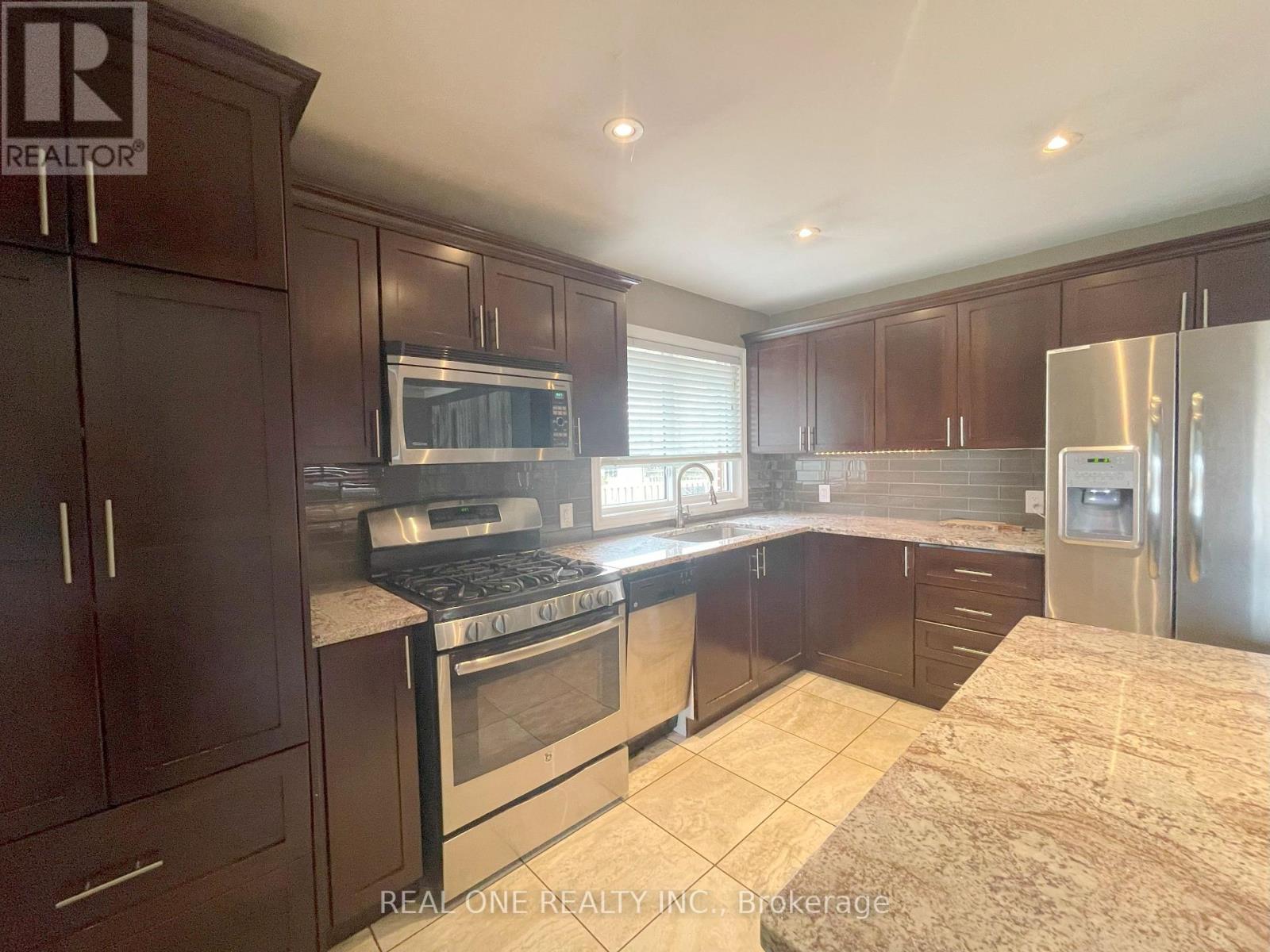 Upper - 138 Welbourn Drive, Hamilton, Ontario  L9A 3N4 - Photo 5 - X13448926