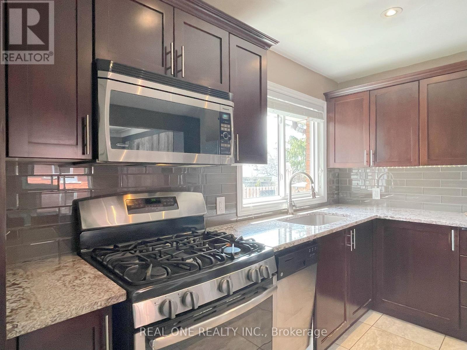 Upper - 138 Welbourn Drive, Hamilton, Ontario  L9A 3N4 - Photo 6 - X13448926