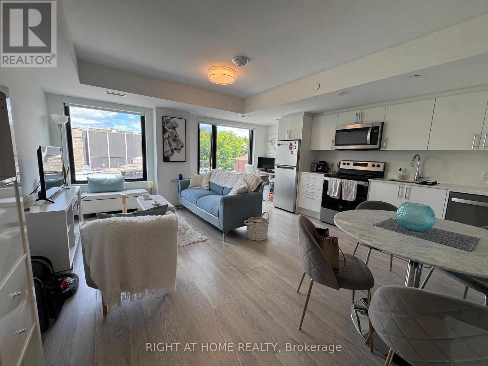 310 - 3 Strathgowan Avenue, Toronto, Ontario  M4N 1B8 - Photo 3 - C13448962