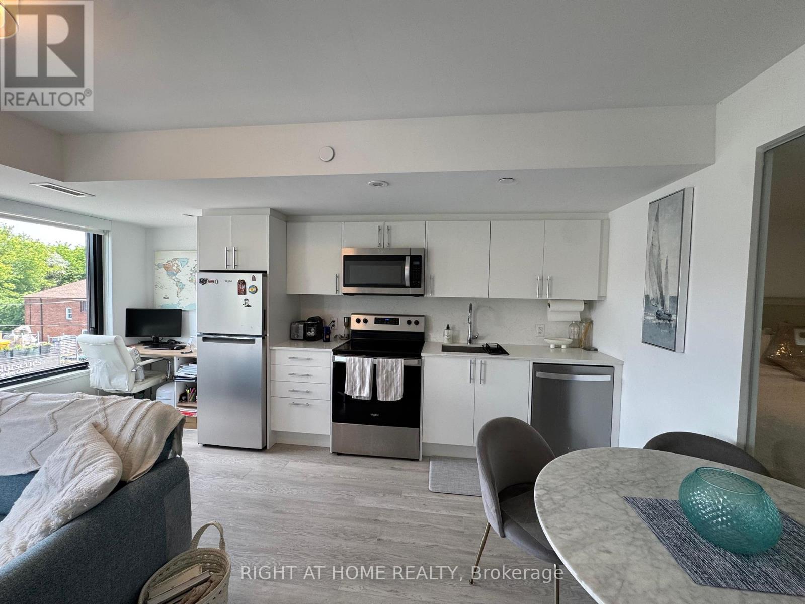 310 - 3 Strathgowan Avenue, Toronto, Ontario  M4N 1B8 - Photo 6 - C13448962