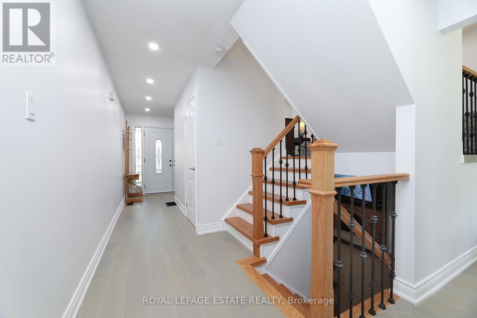 17 Jacob Drive, Whitby, Ontario  L1P 1A9 - Photo 4 - E13448942