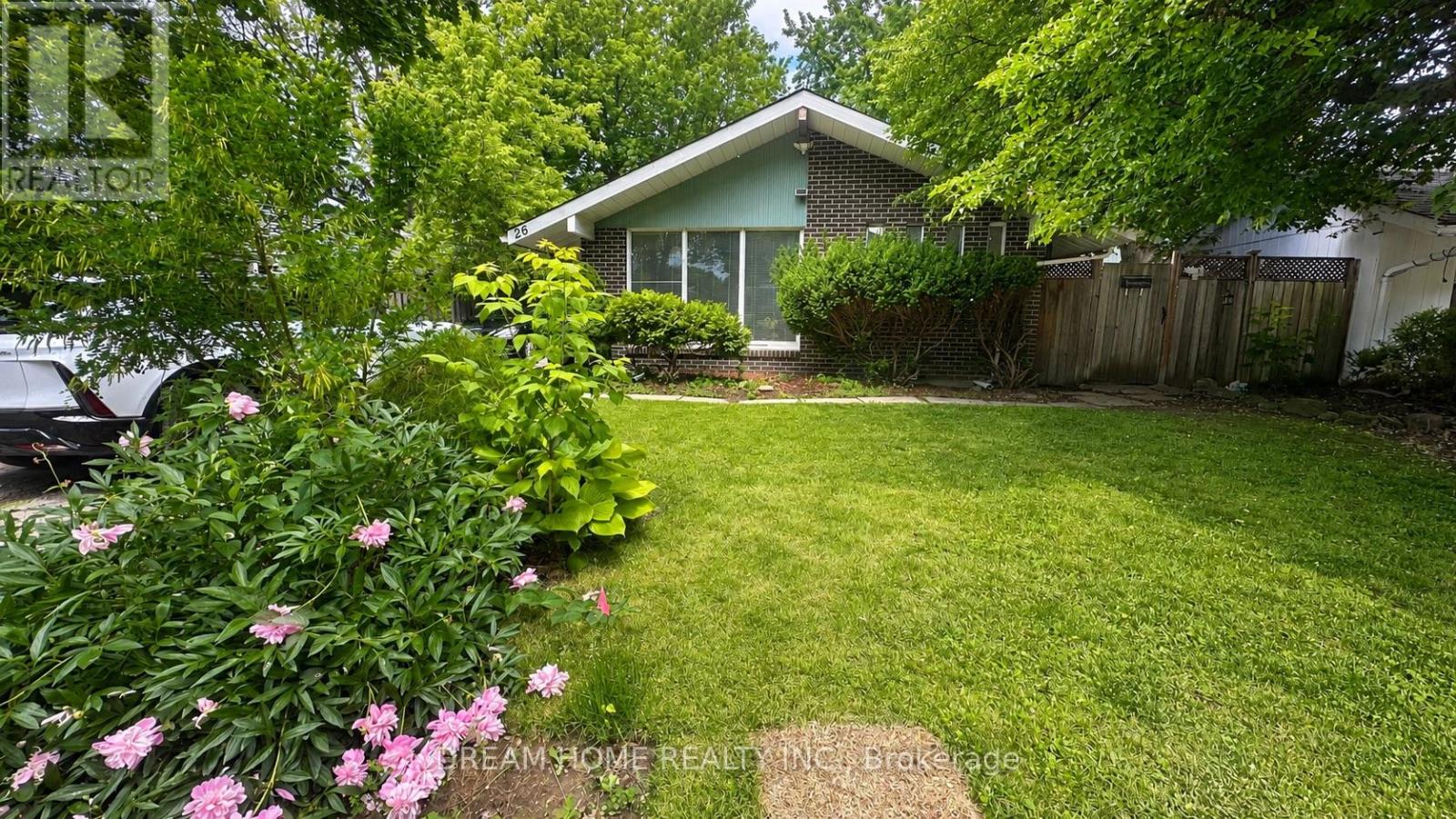 MAIN FLOOR - 26 ARLENE CRESCENT, Toronto, Ontario