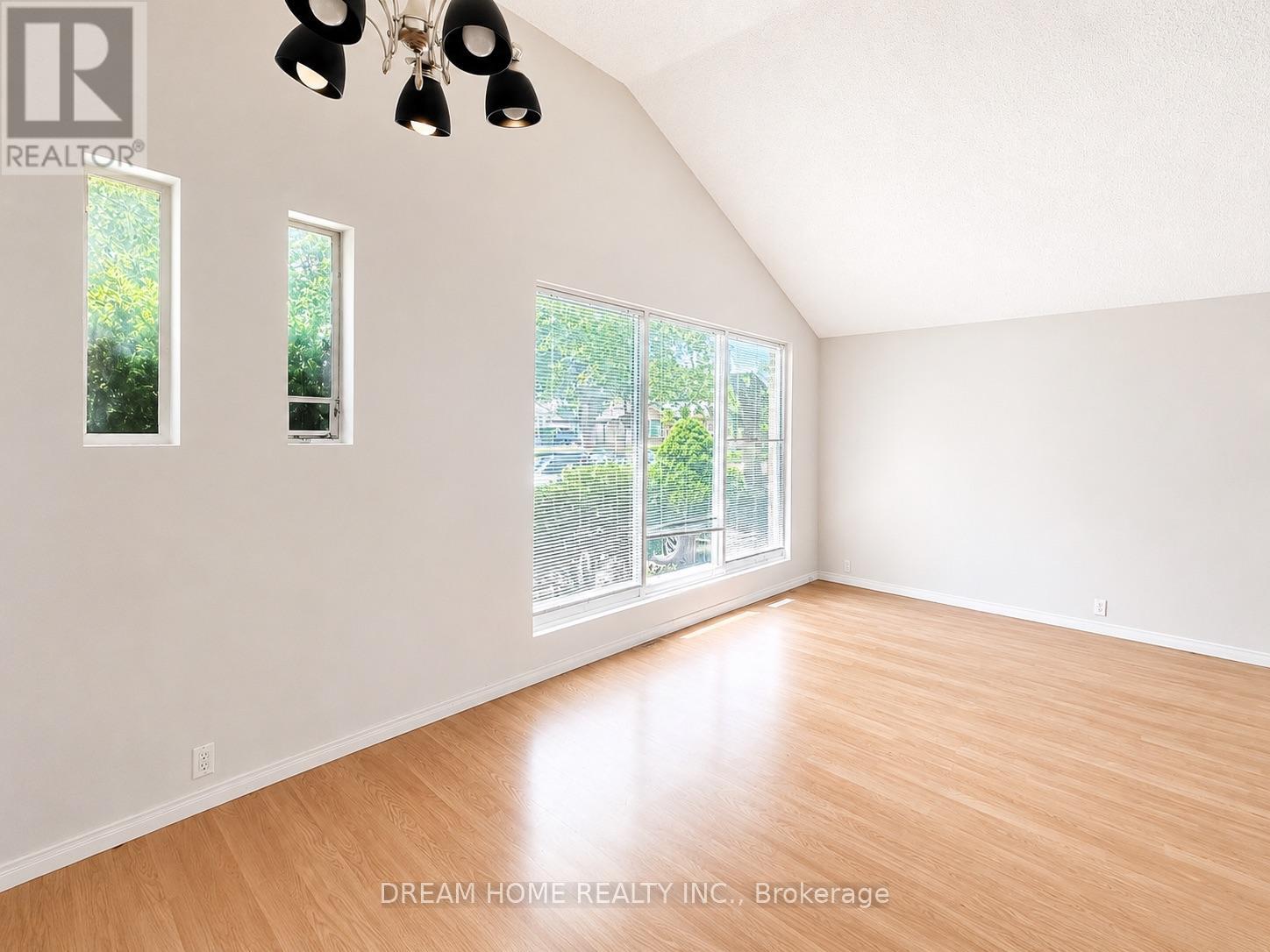 Main Floor - 26 Arlene Crescent, Toronto, Ontario  M1P 3L9 - Photo 3 - E13448976
