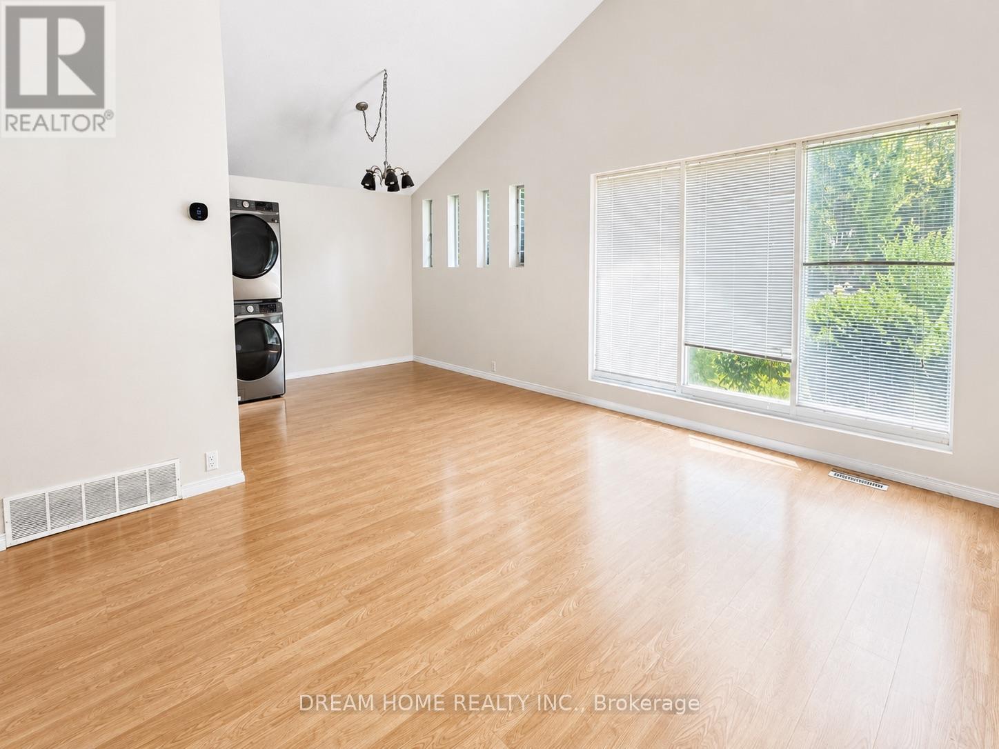 Main Floor - 26 Arlene Crescent, Toronto, Ontario  M1P 3L9 - Photo 4 - E13448976