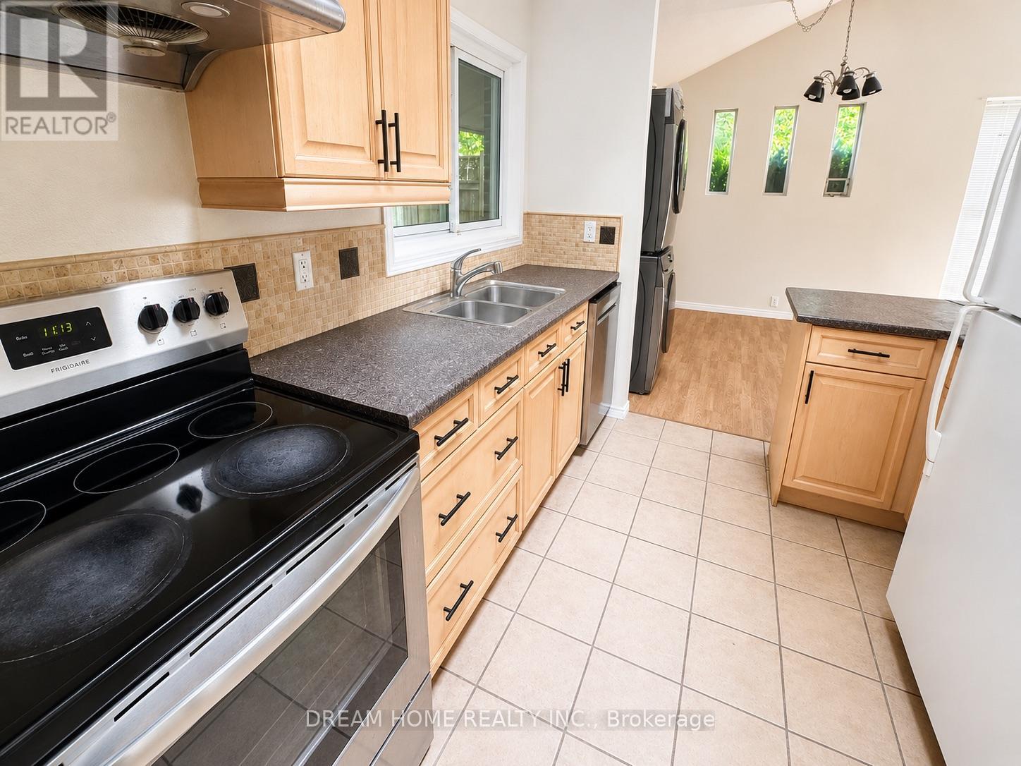 Main Floor - 26 Arlene Crescent, Toronto, Ontario  M1P 3L9 - Photo 6 - E13448976