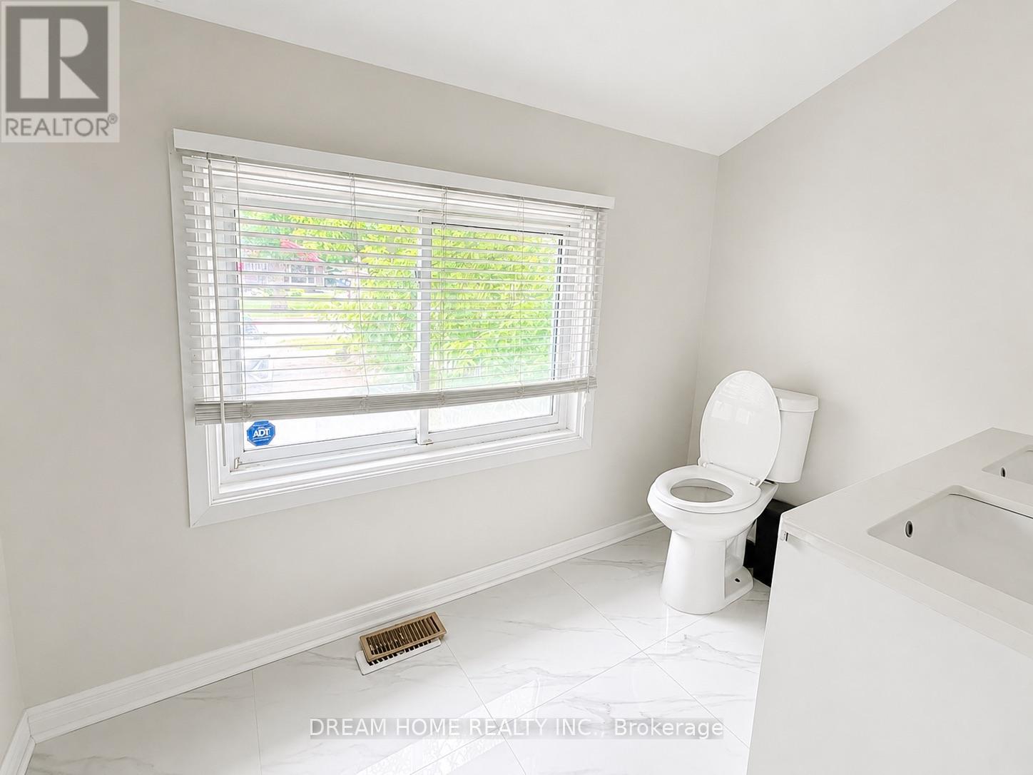 Main Floor - 26 Arlene Crescent, Toronto, Ontario  M1P 3L9 - Photo 7 - E13448976