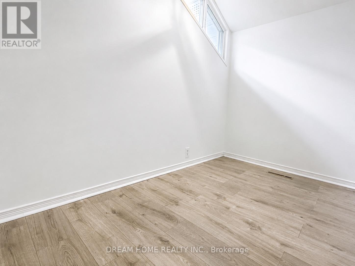 Main Floor - 26 Arlene Crescent, Toronto, Ontario  M1P 3L9 - Photo 9 - E13448976