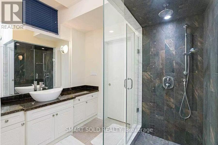 2374 Robmar Drive, Oakville, Ontario  L6H 0B2 - Photo 11 - W13448964