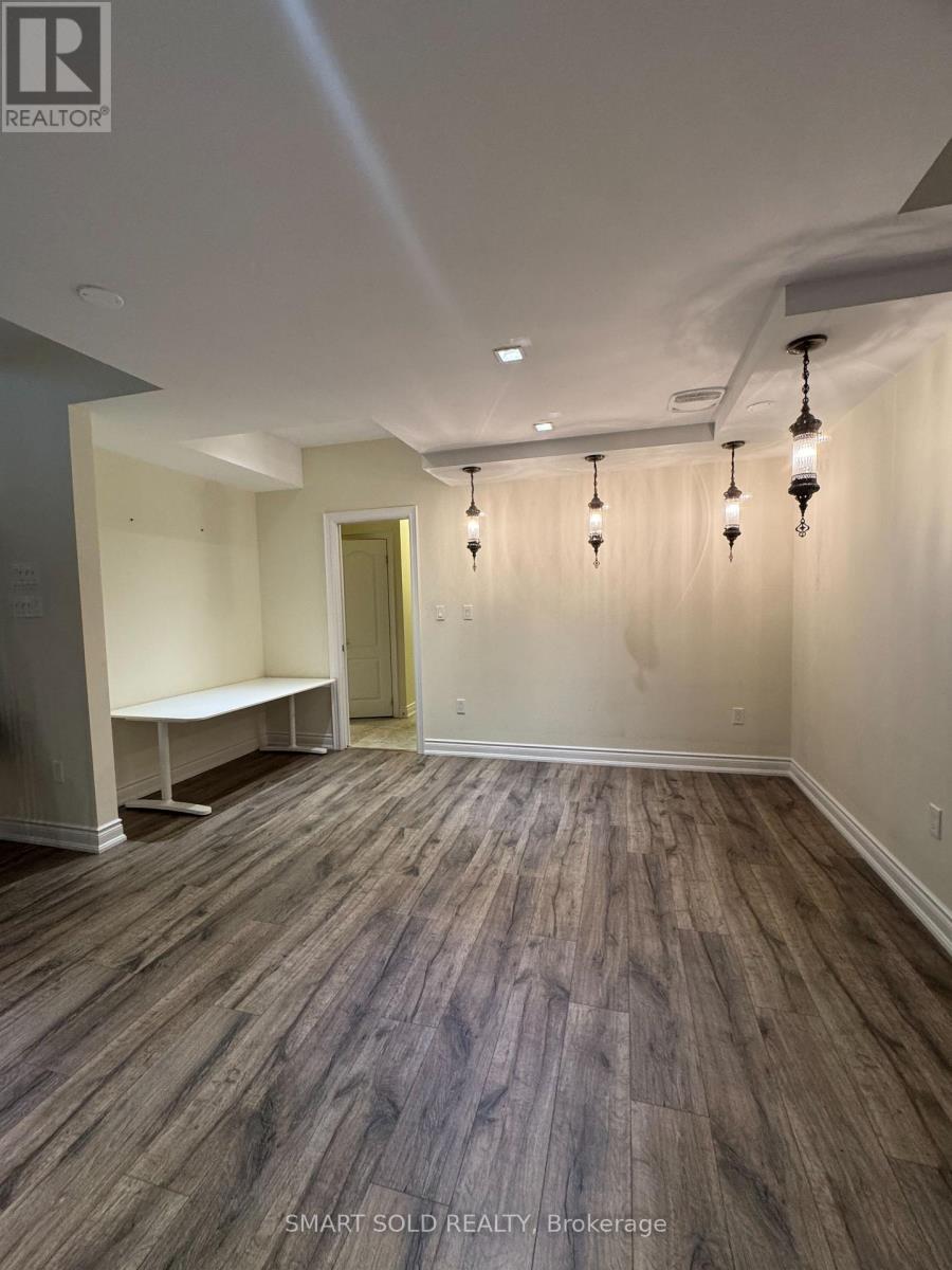 2374 Robmar Drive, Oakville, Ontario  L6H 0B2 - Photo 9 - W13448964