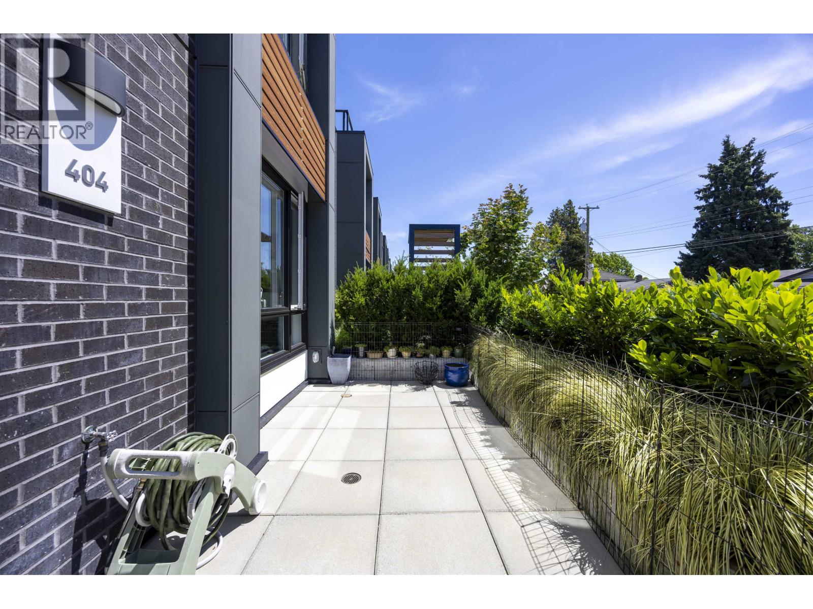 404 6085 Irmin Street, Burnaby, British Columbia  V5J 5C5 - Photo 2 - R3136286