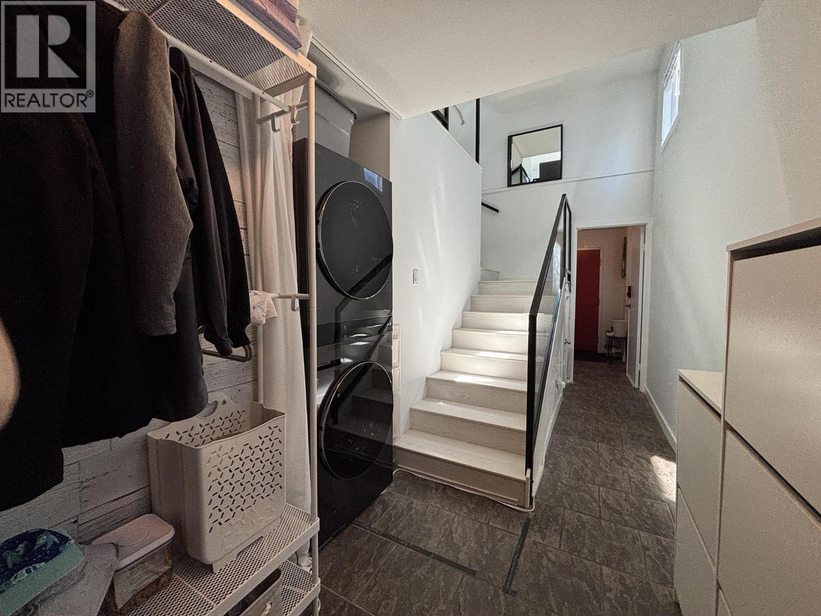 1588 E 41st Avenue, Vancouver, British Columbia  V5P 1K2 - Photo 2 - R3134155