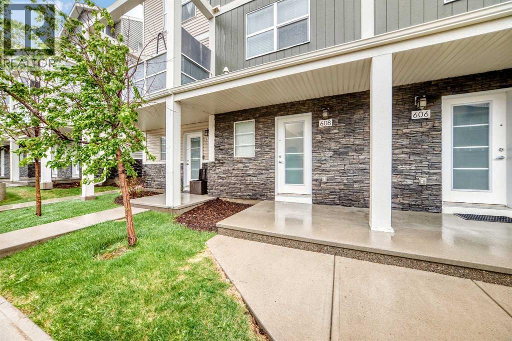 608 Redstone View NE, Calgary, Alberta