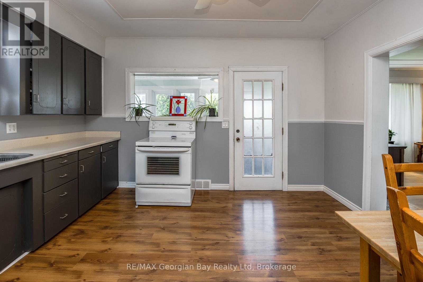 71 Poyntz Street, Penetanguishene, Ontario  L9M 1N6 - Photo 19 - S13449066
