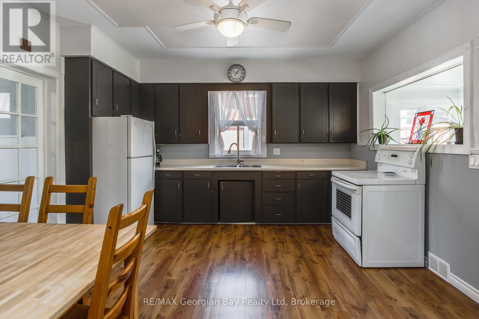 71 Poyntz Street, Penetanguishene, Ontario  L9M 1N6 - Photo 23 - S13449066