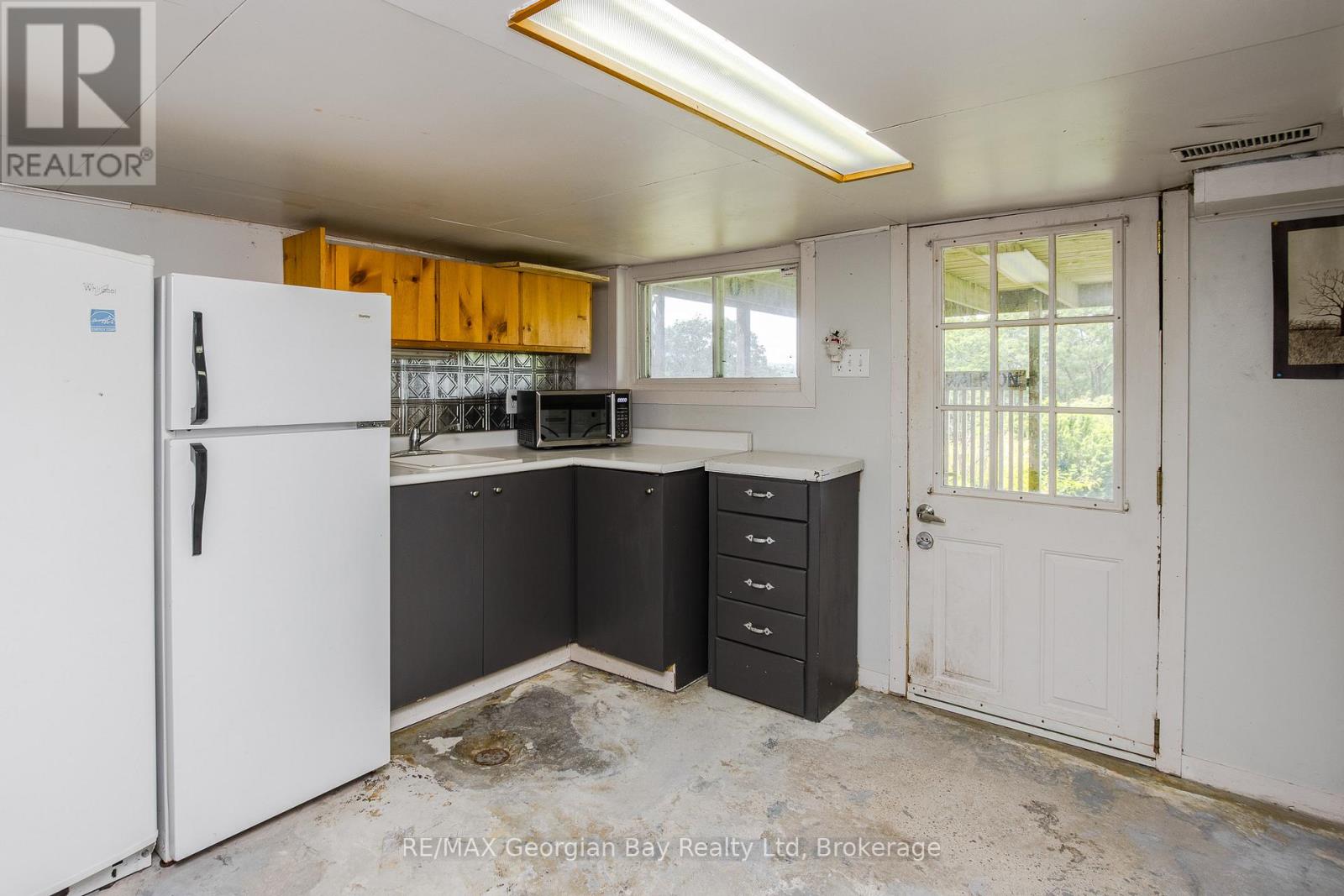 71 Poyntz Street, Penetanguishene, Ontario  L9M 1N6 - Photo 30 - S13449066