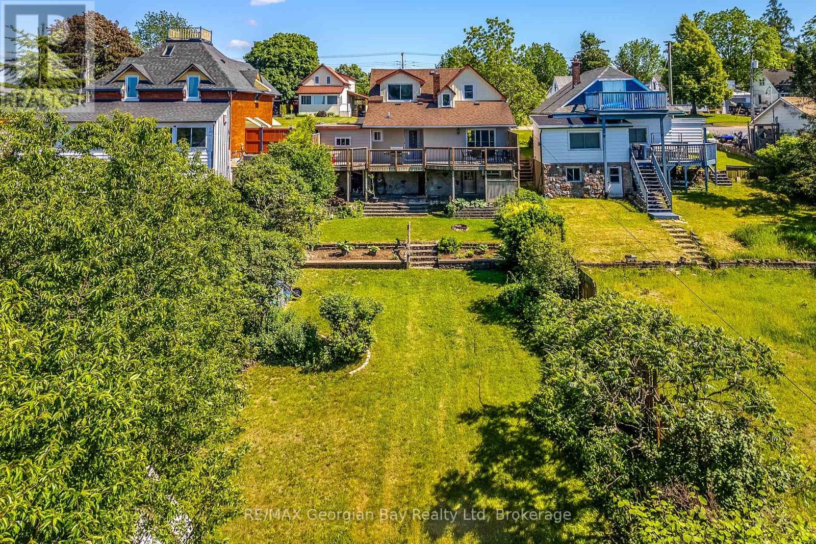 71 Poyntz Street, Penetanguishene, Ontario  L9M 1N6 - Photo 4 - S13449066
