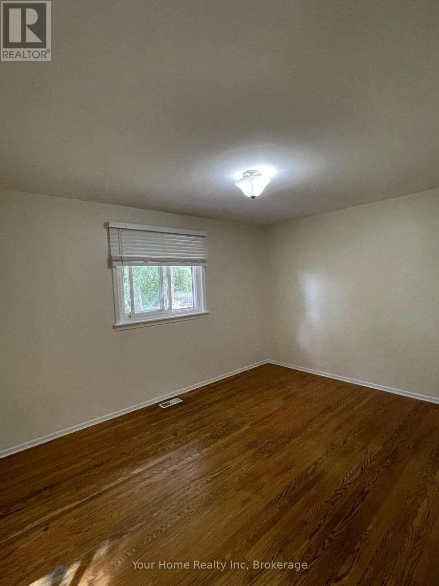 Main Floor - 37 Rutherford Drive E, Kitchener, Ontario  N2A 1P8 - Photo 16 - X13449046