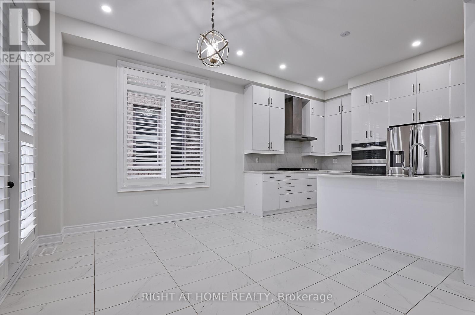 292 Windfield Farm Drive, Oshawa, Ontario  L1L 0M3 - Photo 19 - E13095002