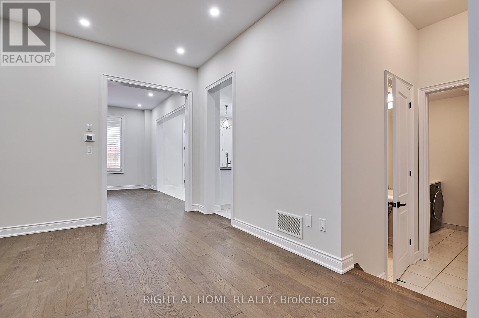 292 Windfield Farm Drive, Oshawa, Ontario  L1L 0M3 - Photo 6 - E13095002